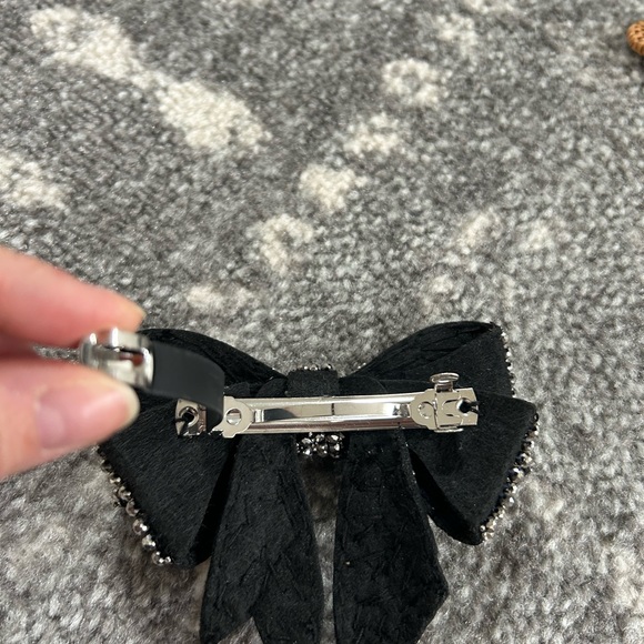 Express brand sparkling sequin bow barrette - Picture 2 of 3